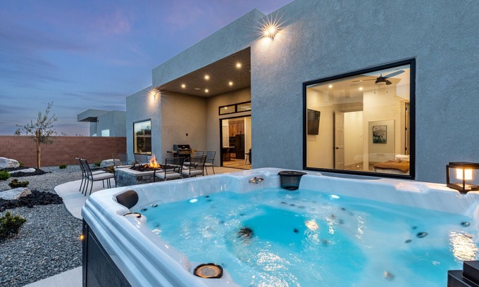 Washington House | Sun Seeker 2 Bed Master Suite w/office. Hot Tub!