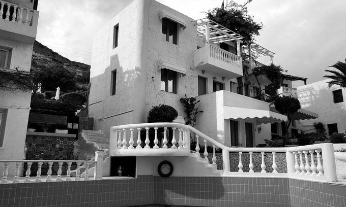 Piskopiano House | Sun Shine Senior Suite Full View