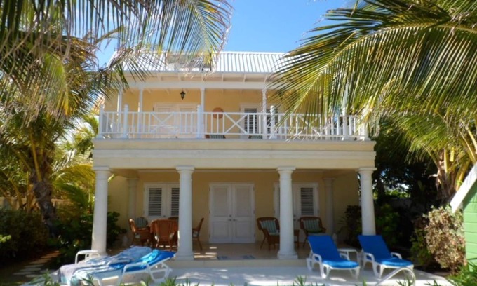 Apple Hall Villa | Sunburst Villa with Ocean View. 5 minutes to the Stunning Bottom Bay Beach.