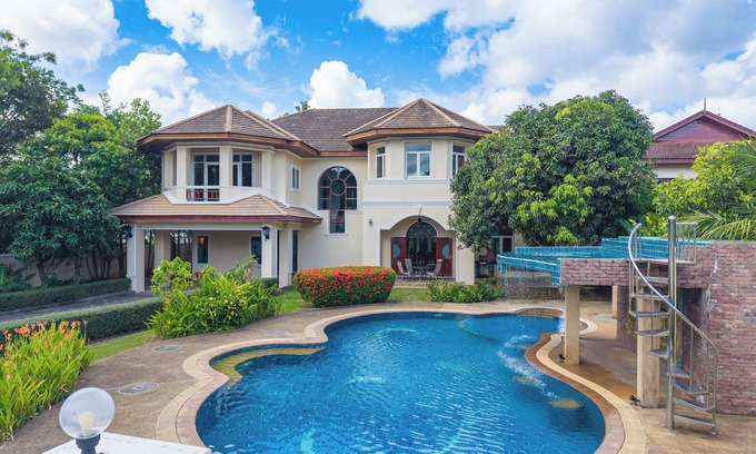 Kathu Villa | Sundrenched Oasis 7BR golf course Pool Villa,center of Phuket,15min-Patong Beach