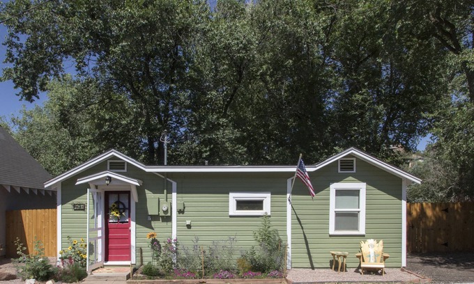 West Colorado Springs House | SUNFLOWER COTTAGE RETREAT! MANITOU, GARDEN OF THE GODS, HORSES!