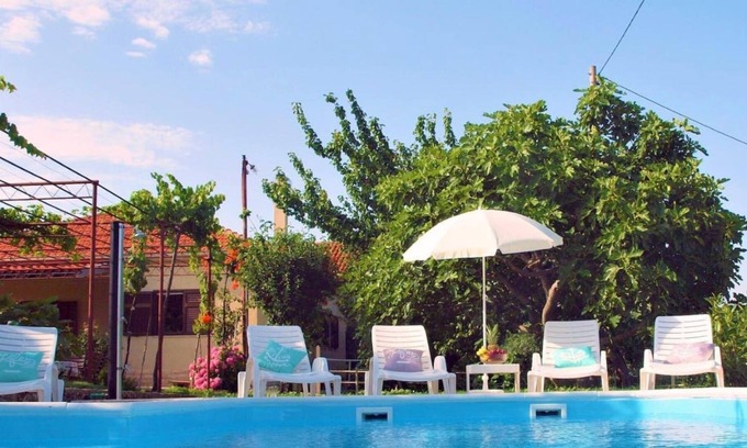 Kucice House | Sunflower house with a pool