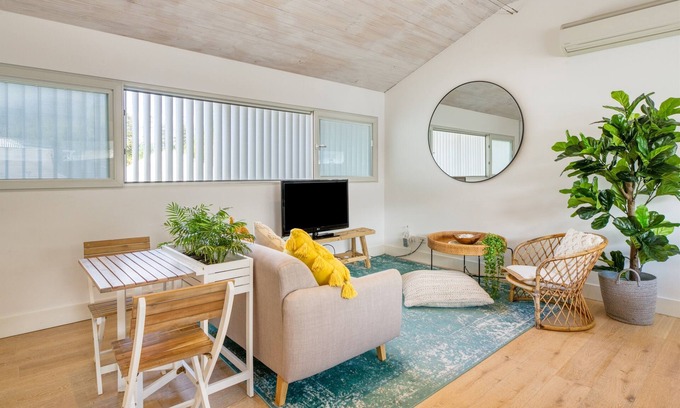Cottesloe Apartment | Sunkissed Studio in Cottesloe
