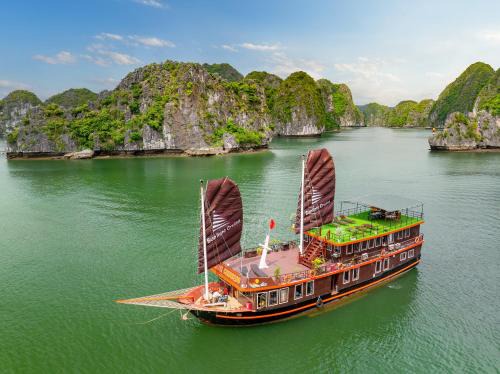 Cat Hai Boat Rental | Sunlight Boutique Cruise 69