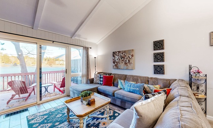 Flagstaff House | Sunlit dog-friendly home with central AC, deck, & fireplace - near golf & trails
