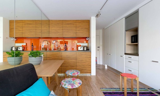 Mona Vale Apartment | Sunlit Studio mins from Beach w/t Secluded Pool.