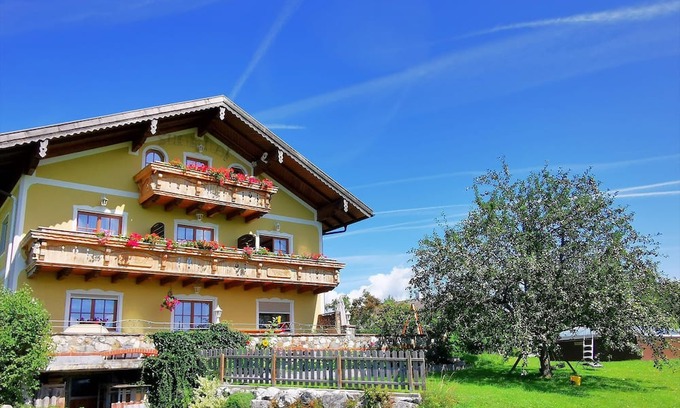 Oberhofen am Irrsee Apartment | Sunnhof - Arnika vacation apartment
