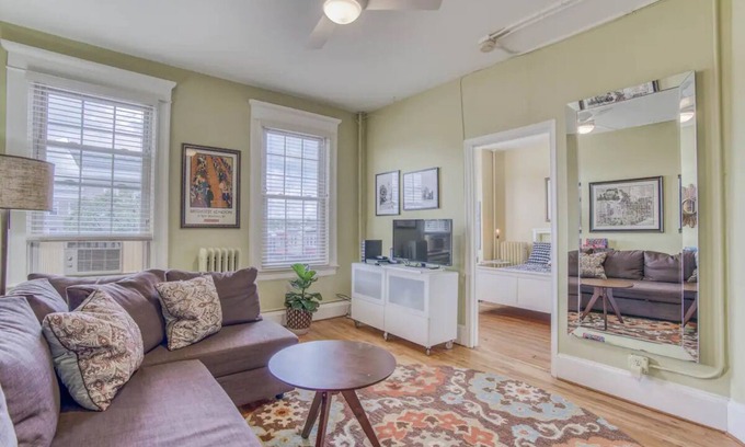 Charles Village Apartment | Sunny, 2 Bedroom Apt near Johns Hopkins, Charles Village - Explore Baltimore!