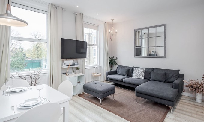 Redcliffe Apartment | Sunny 2-Double Bedroom Flat in Chelsea