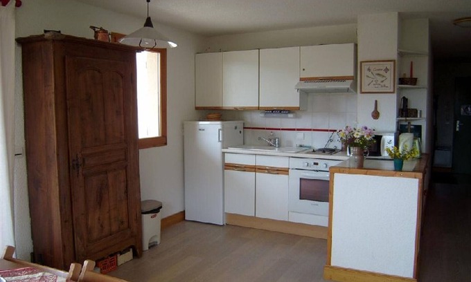 Crest-Voland Apartment | Sunny 2BR Apartment for 6 with Terrace, Near Slopes and Village – Crest-Voland