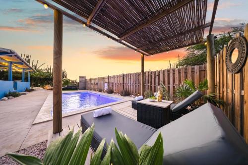 Punto de Oro House | Sunny 3br Escape - Luxurious Pool Oasis