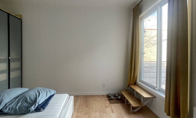 Villeray Apartment | Sunny 4 1/2 in Heart of Villeray and 15 min from Downtown by Public Transport