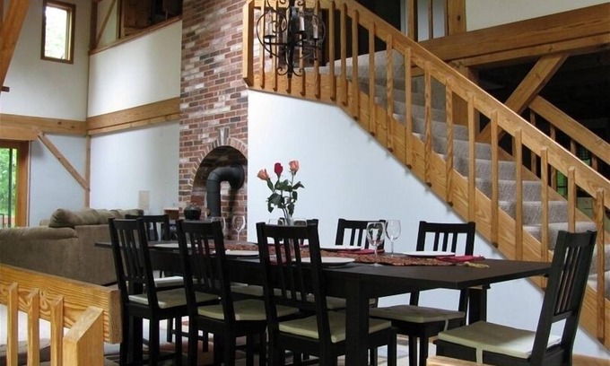 Birch Hill House | Sunny 5 bedroom, 3 bath contemporary Near All Valley Attractions