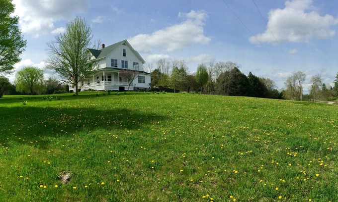 Narrowsburg House | SUNNY and WARM - Spacious and Luxe Farmhouse