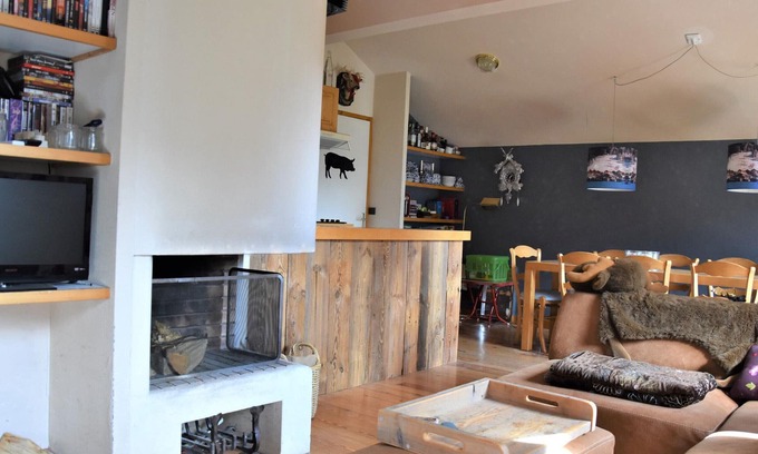 Pralognan-la-Vanoise Apartment | Sunny Apartment with Stunning Views, Steps from Cable Car in Pralognan-la-Vanoise
