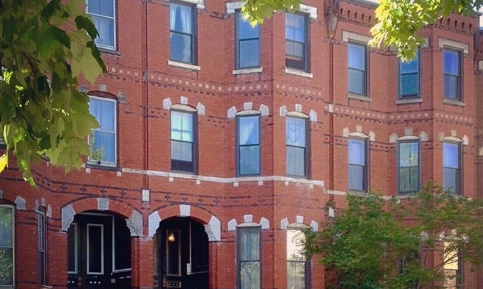 Dudley - Brunswick King Apartment | Sunny Artist Loft