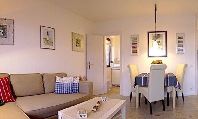 Busum Apartment | Sunny balcony, 200m to the sandy beach *WLAN*