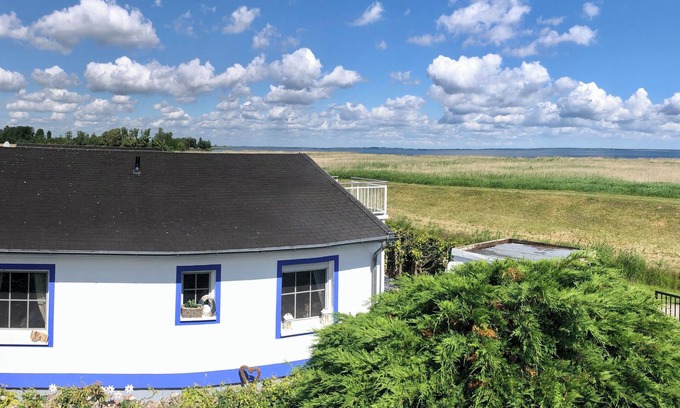 Vorpommern-Greifswald District House | Sunny beach house right on the lagoon with water views for 2-4 people
