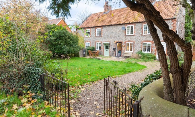 Mundesley Apartment | Sunny Beck Cottage - cosy cottage in Mundesley