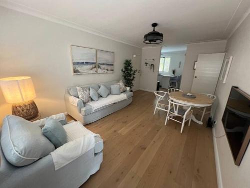 Drummoyne Apartment | Sunny boutique apartment