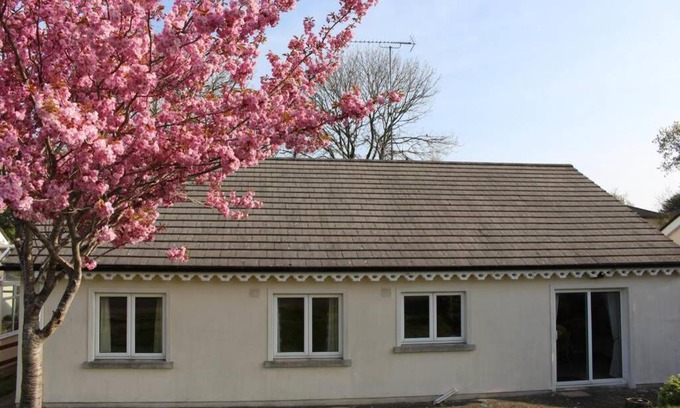 Courtown House | Sunny Bungalow