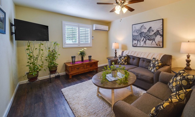 Shasta Lake Cottage | Sunny California Retreat w/Pool Access & Patio!