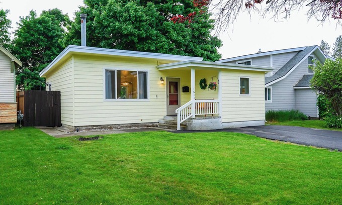 Coeur d'Alene House | Sunny CDA Cottage – Cozy Midtown Retreat Near Lake