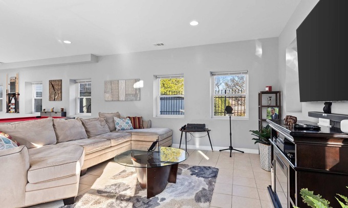 Woodridge Apartment | Sunny City Accommodations - Close to METRO and UMD
