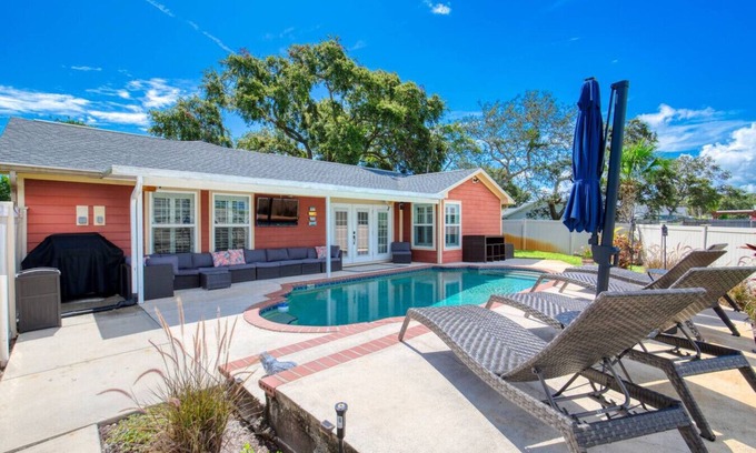Allandale House | Sunny Days & Poolside Plays