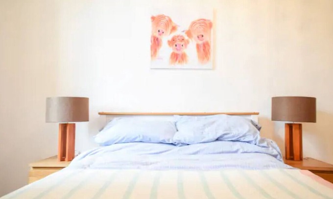 Newhaven House | Sunny Edinburgh 2 Bed.