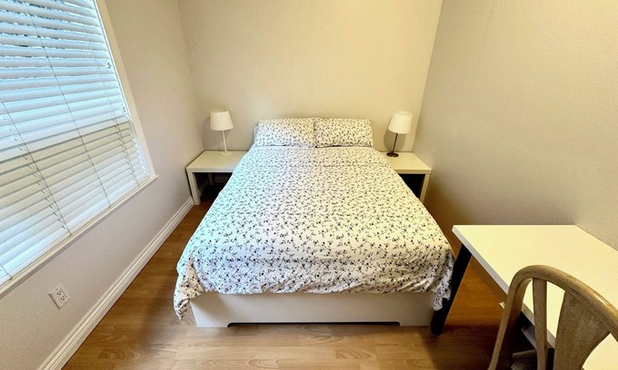Surrey Apartment | Sunny Home in White Rock Resort