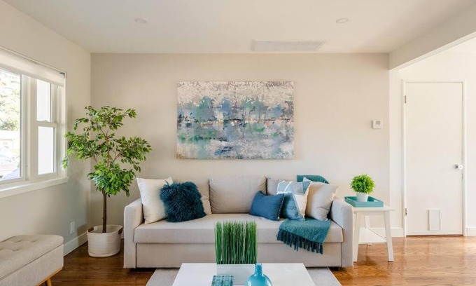 South Fair Oaks House | Sunny House with Hot tub near Stanford
