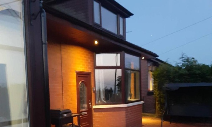 Oldham House | Sunny Lynn