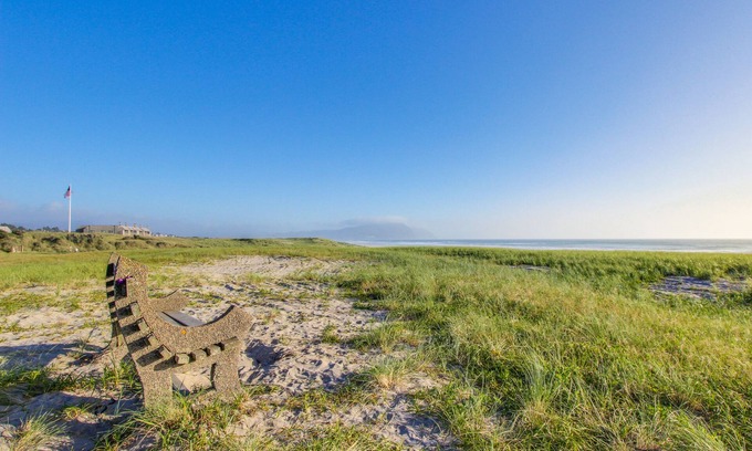 Gearhart Condo | Sunny Oceanfront Condo w/Great Views & Amazing Beach Access