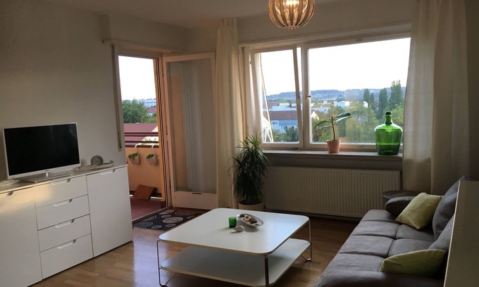Fasanenhof Condo | Sunny penthouse, VERY good location, airport/trade fair with S-Bahn only 2 stops