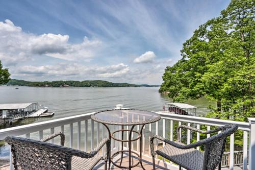 Sunrise Beach House | Sunny Providence Cottage Retreat with Dock, Kayaks
