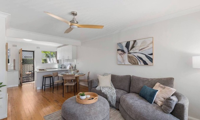 East Corrimal Apartment | Sunny Shores Escape Breezy Days near Surf Beaches