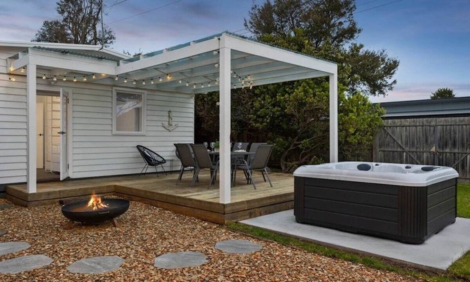Tootgarook House | Sunny Shores | Family Retreat with Heated Spa