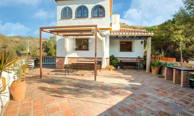 Canillas de Aceituno House | Sunny Solarium Holiday Home