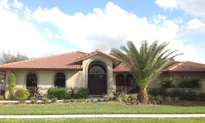 Equestrian Walk House | Sunny South Florida - Walk to WEF & Global Dressage - WiFi included