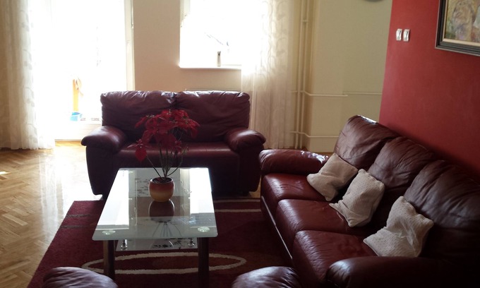Grbavica Apartment | Sunny, spacious apartment in the heart of the city
