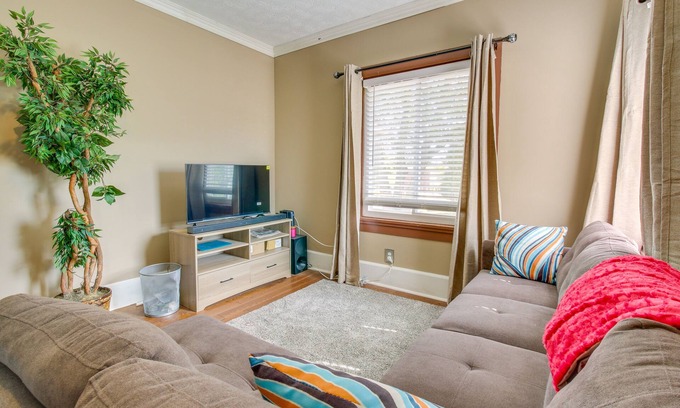 Dayton Condo | Sunny + Spacious Dayton Condo ~ 1 Mi to Downtown!