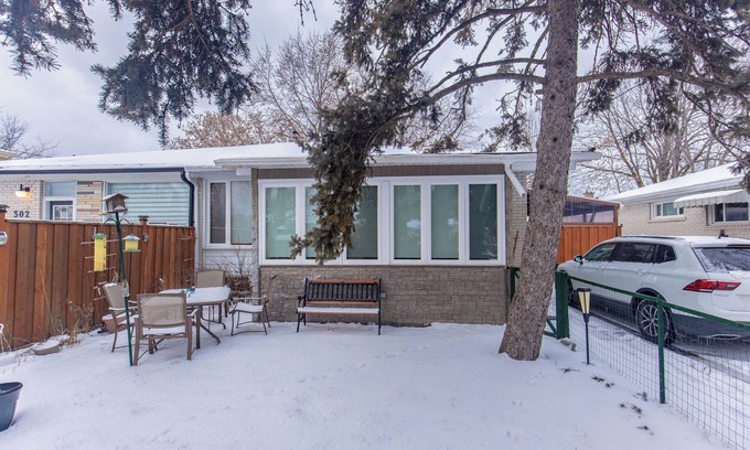 Richmond Hill House | Sunny Spacious Main Floor 4 bdrm Newly RENO Home