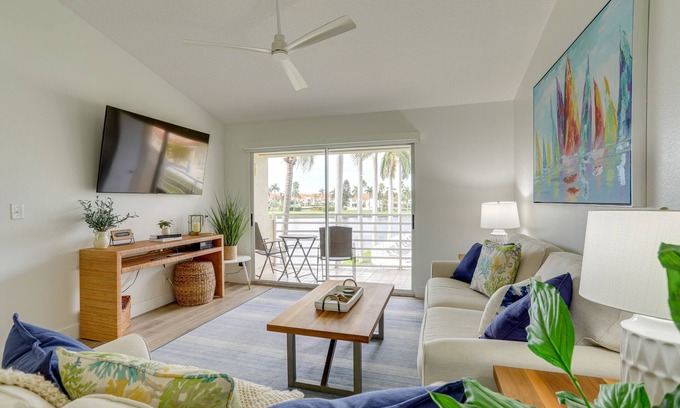 Isla del Sol Condo | Sunny St Pete Getaway with Shared Pool & Hot Tub