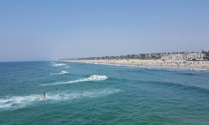Old Towne House | Sunny Stay Near the Beach – Onsite Swimming Pool | Free Breakfast and Parking