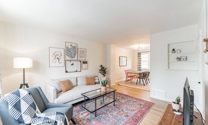 Roxborough-Manayunk House | Sunny & Stylish Manayunk Cottage w/Private Back Yard