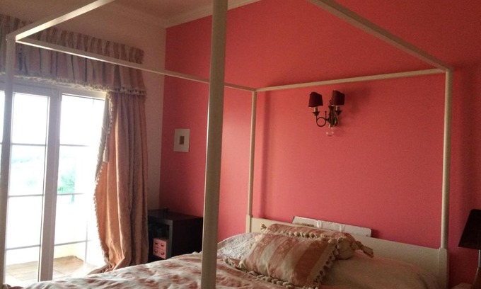 Lumiar House | Sunny Suites Golf and Free Parking Guest House