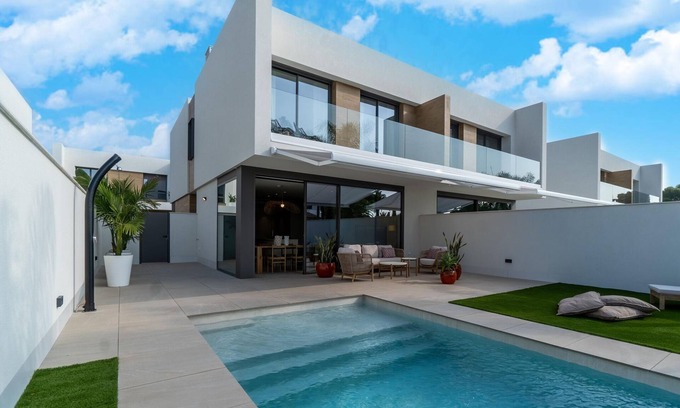 Cambrils House | Sunny Villa by Platja Ardiaca