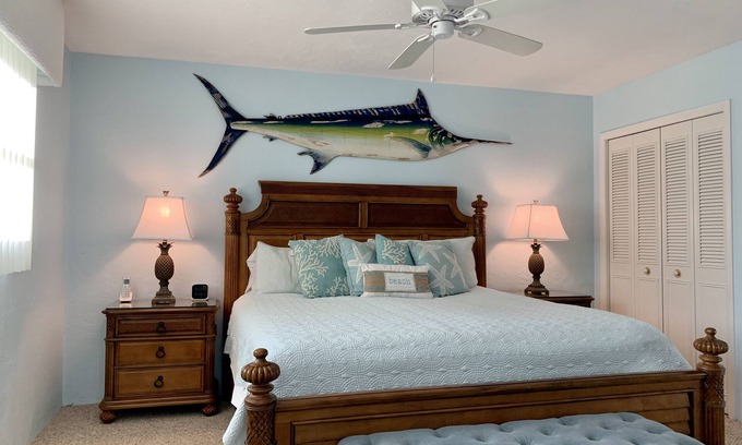 Siesta Key Condo | Sunny Walk-out Patio, Spacious Master Suite, Wi-Fi