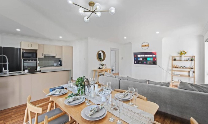 Sunnybank Hills House | Sunnybank Hills Spacious 5BR Home for Families